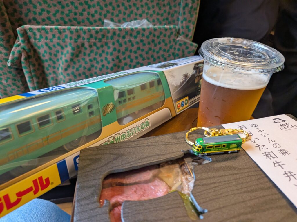 ゆふいんの森の車内で食べるお弁当